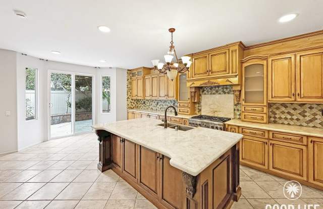 Irvine Stunner! 4BR Beauty with Private Yard  2-Car Garage photos photos