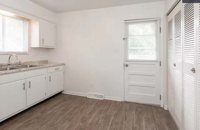 201 South Kenmore Road Gallery 4
