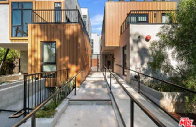 1016 North Martel Avenue Gallery 2