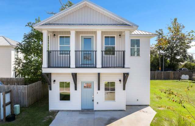 For Lease - 4 BR|2.5 BA Near TAFB - 315 North Gay Avenue, Callaway, FL 32404