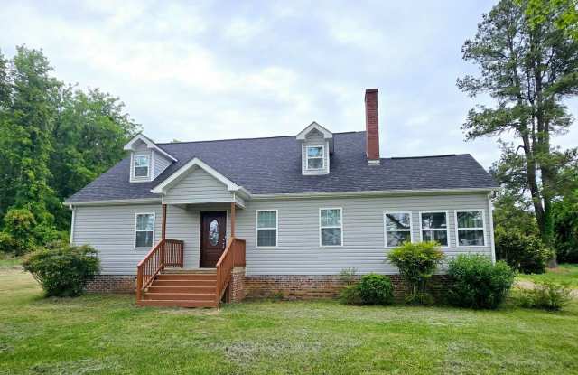 Amazing 4 bed room 3 bathroom home in the country with a large Private lot fully updated!!!!!!! Gallery 1