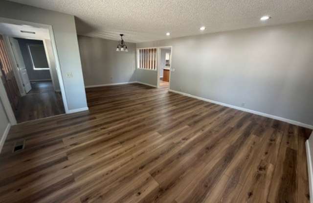 3 Bedroom 3.5 Bath House with Detached Unit Gallery 4
