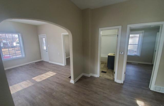 Updated 3 Bedroom, 1 Bathroom Home! - 3211 East 8th Street, Des Moines, IA 50316 Updated 3 Bedroom, 1 Bathroom Home! - 3211 East 8th Street, Des Moines, IA 50316