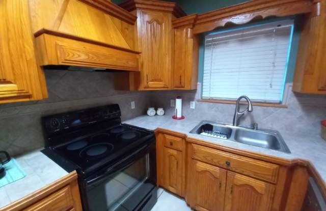 805 TARA DR - 805 Tara Drive, Pharr, TX 78577