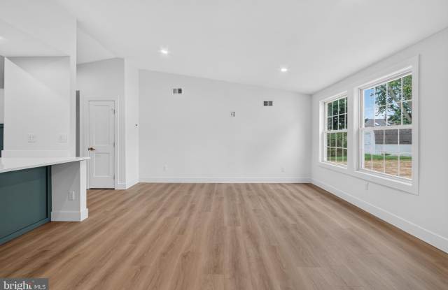 45 TIFFANY Drive Gallery 2