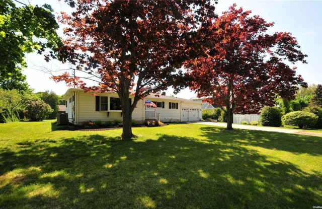 4715 Oaklawn Avenue - 4715 Oaklawn Avenue, Southold, NY 11971