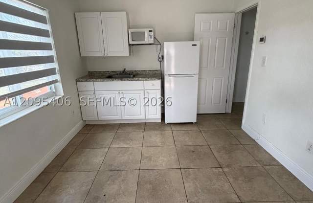 3325 Village Green Dr Gallery 3