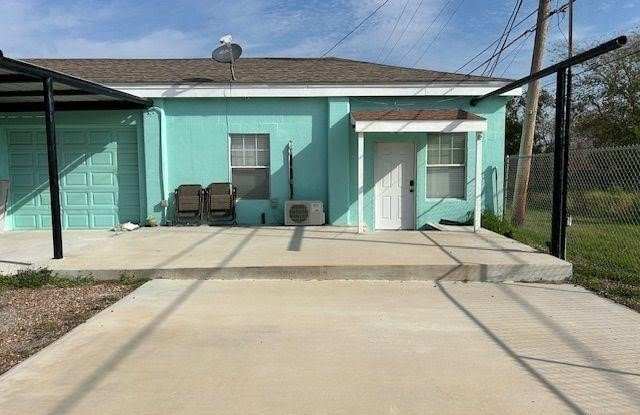 633 N Commercial Street N photos photos