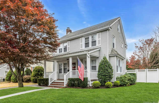 23 7th Street - 23 West 7th Street, Locust Valley, NY 11560