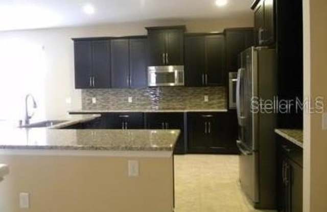 27750 AUTUMN BREEZE Circle Gallery 2