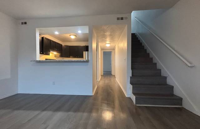 3 bedroom 2 bathroom Recently Renovated Apartment! photos photos