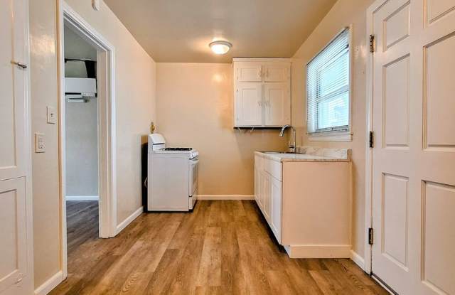 Refurbished 1bd Unit in 4-plex With No Upstairs or Downstairs Neighbors! photos photos