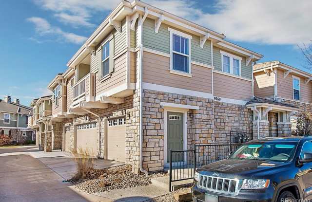 Bright Open-Concept Condo with 1-Car Garage in Prime Commuter Location photos photos