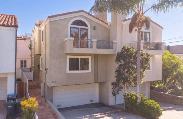 SPACIOUS, TRI-LEVEL, 3BR3.5BA HOME W/ ROOFTOP DECK, BALCONY, YARD  2-CAR GARAGE + DRIVEWAY JUST 50 FT TO GREENBELT  BLOCKS TO PIER AVE, PARK, GREENBELT  LESS THAN 1/2 MILE TO BEACH!! - 608 3rd Street, Hermosa Beach, CA 90254