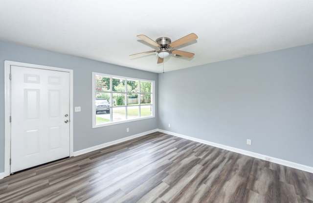 3 Bedroom, 1.5 Bathroom Home in Greenhurst - Summerville Gallery 4