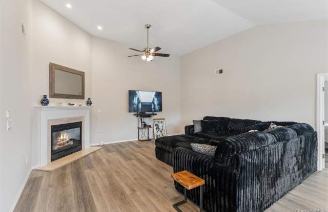 3002 Willow Pond Drive Gallery 4