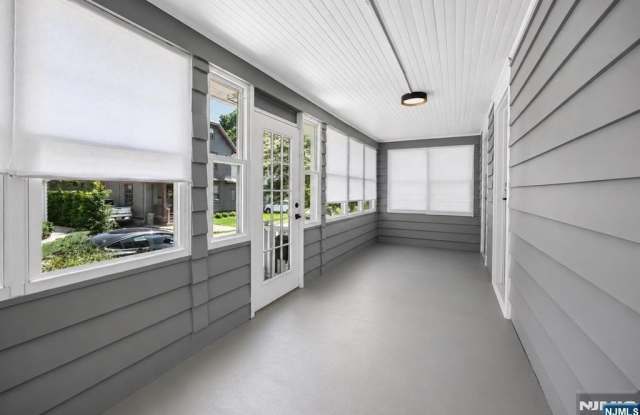 10 Mountain Place Gallery 3