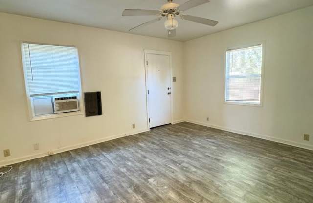Quaint & Cozy Duplex!! Gallery 4
