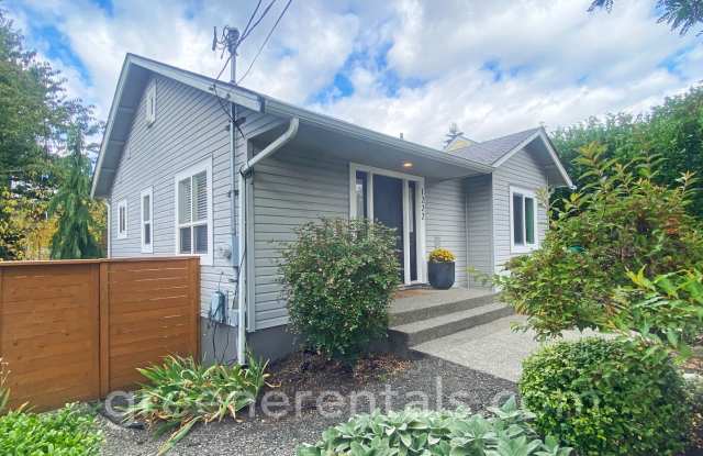 Coming Soon! Charming 3 Bedroom Home with Vintage Appeal and Modern Updates Gallery 3