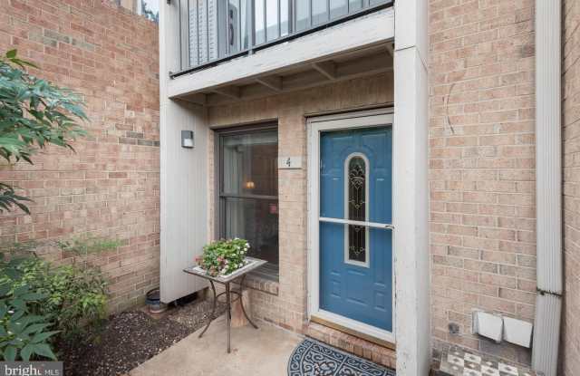 4 DUDLEY CT Gallery 1