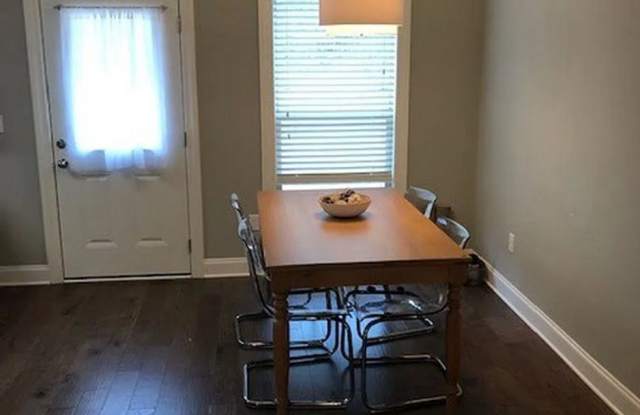 4 bed/4.5 Bath Gallery 4