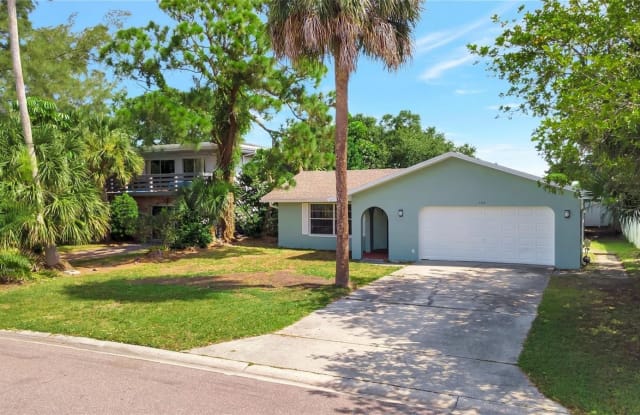 103 7TH STREET - 103 7th Street, Belleair Beach, FL 33786