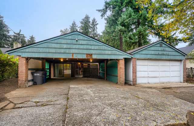 Ideally Located 3 Bed 1 Bath Burien Home w/ Huge Fenced Yard & Garage! Gallery 4