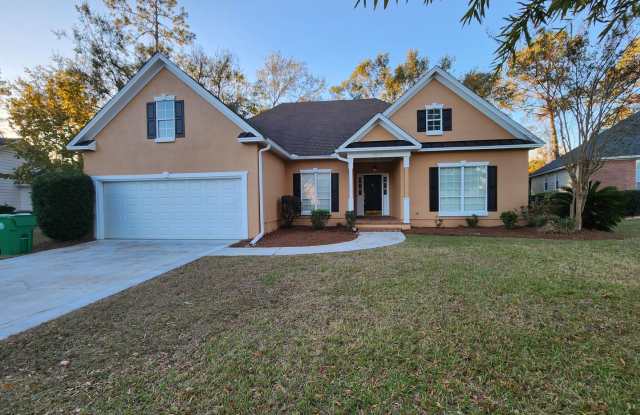 Spacious 3-Bedroom Home with Two Living Areas  Expansive Outdoor Space in Valdosta - 2016 Oakdale Drive, Valdosta, GA 31602