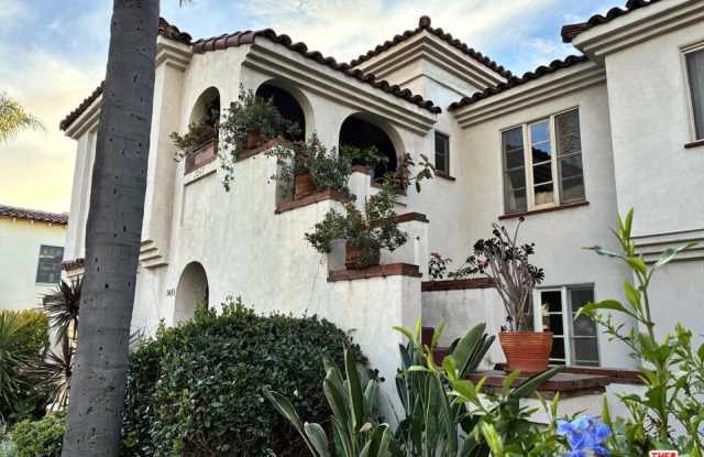 1045 S Crescent Heights Blvd photos photos