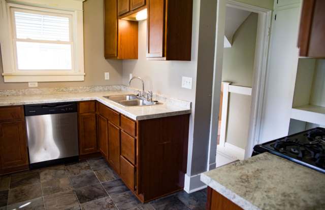 Beautiful 5 Bedroom Close by The U of M for Sept 2026!~ photos photos