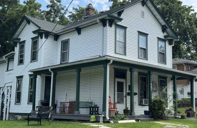 407 Holmes Street - 407 Holmes Street, Lemont, IL 60439