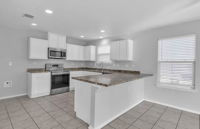 7435 Primrose Post Gallery 3