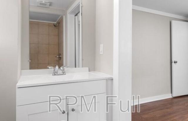 325 54th Avenue N - Unit C Gallery 4