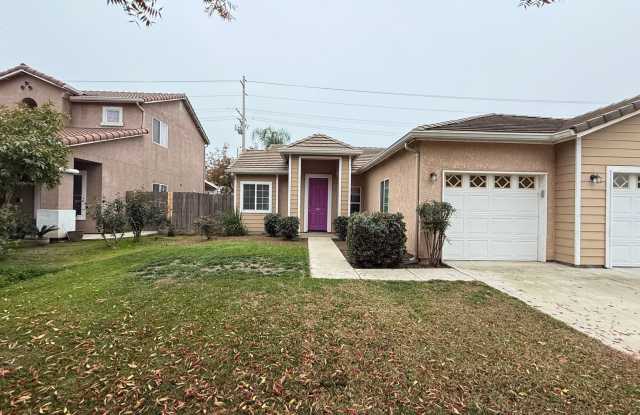 3 Bedroom, 2 Bathroom Home in Desirable Tulare Neighborhood photos photos