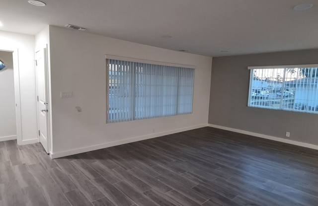 Newly Renovated 3 Bedroom Home in Orange Gallery 3
