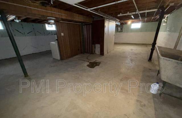 5836 N 75th St photos photos