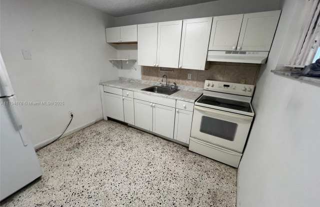887 W 29th St photos photos
