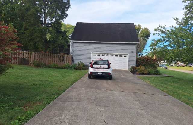 Great location in West Knoxville off Lovell Rd Gallery 3