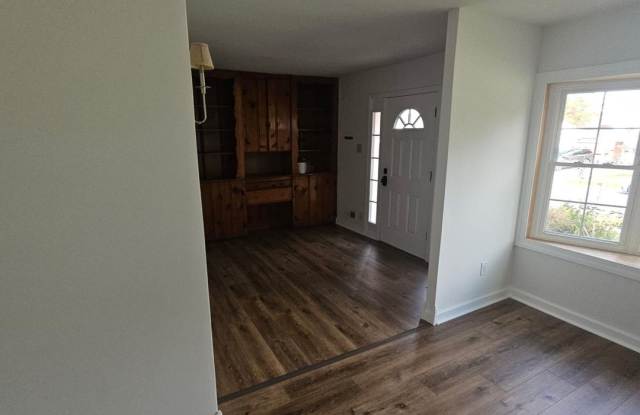 Elegant 5-Bedroom, 4-Bath Home with Expansive Living Spaces photos photos