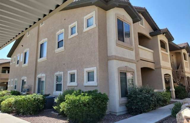 GORGEOUS SW 1st FLOOR UNIT IN GATED COMMUNITY!! photos photos