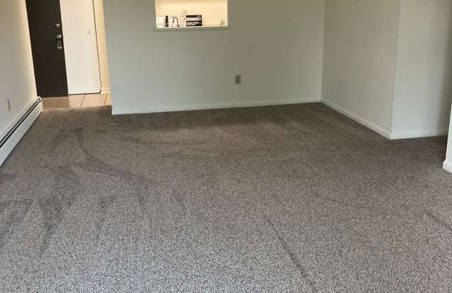 MARKETING SPECIAL - Sign a lease by 9/5 and get $350 off your second month's rent! photos photos