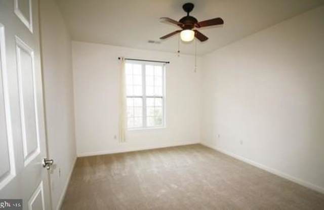 21216 Mcfadden Square Gallery 2