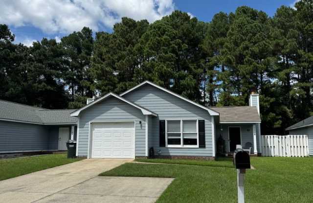 Charming 3BR House in Fayetteville - 1116 Hoke Loop Road, Fayetteville, NC 28314