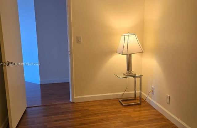 3600 Yacht Club Dr photos photos