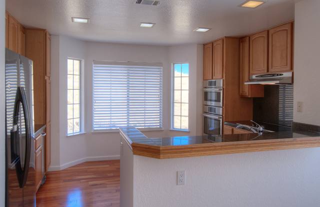 Delightful 3 Bedroom, 2 bath, Community Pool & Tennis, West Danville! Gallery 4
