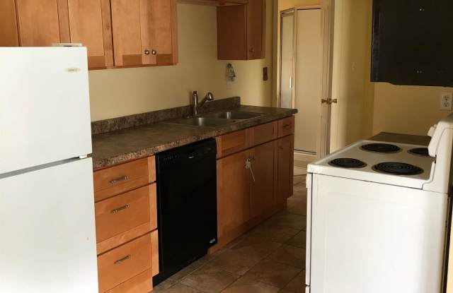 809 West Water Street - 2 photos photos