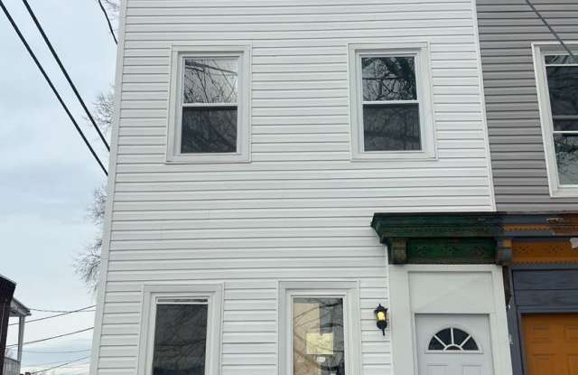 Bright 5 Bedroom, 1.5 Bath home in Harrisburg, Pa! photos photos