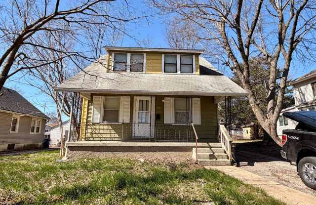 210 N Ash Ave photos photos