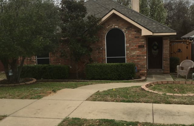 708 W Willow Oak Dr - 708 Willow Oak Drive, Lewisville, TX 75067