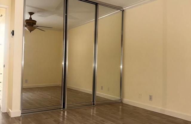 Beautiful and Spacious 2/BD/2BA with two Parking spaces - 2662 2nd Street, Long Beach, CA 90803